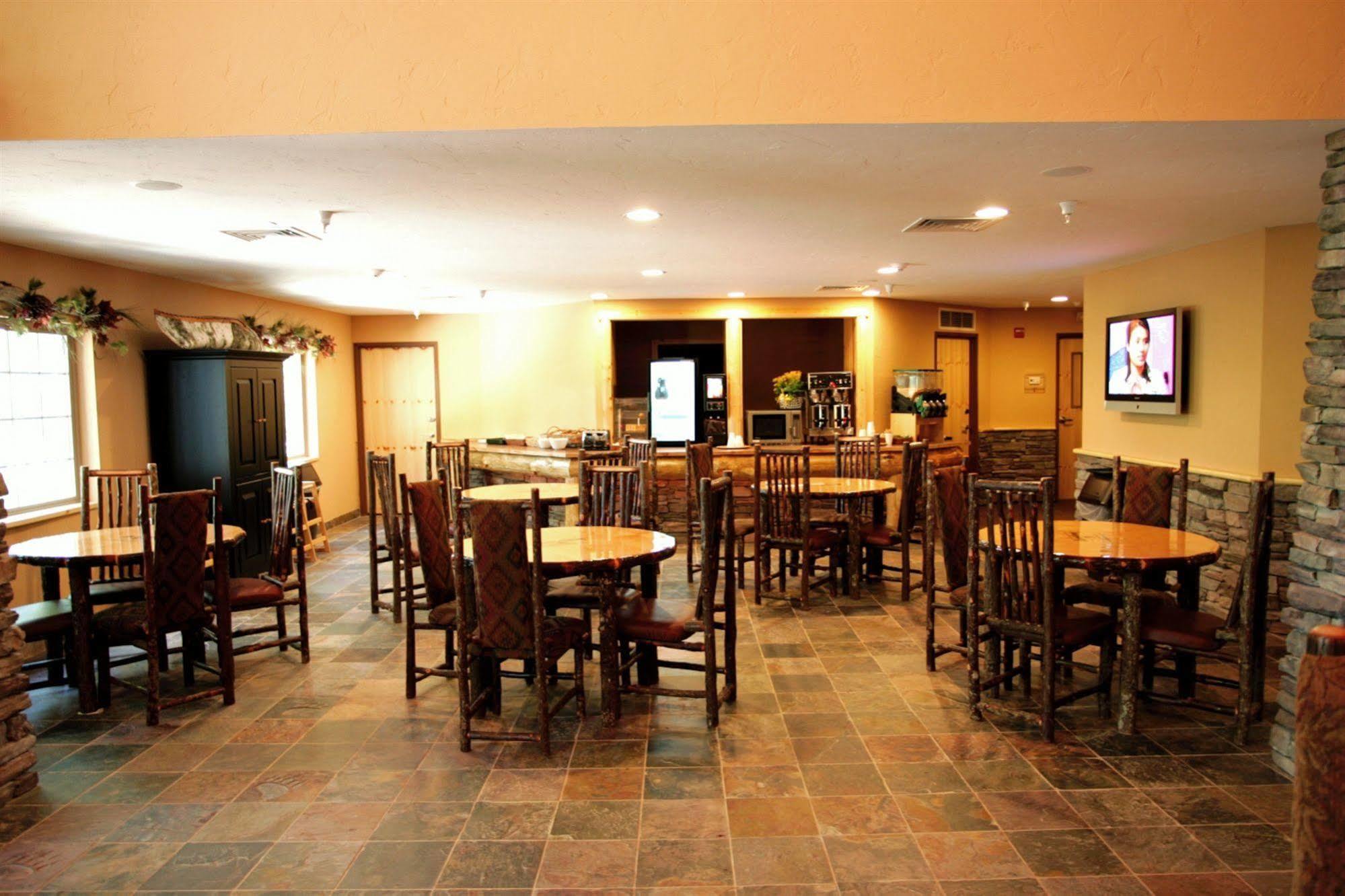 Whitefish Lodge And Suites Cross Lake Ngoại thất bức ảnh